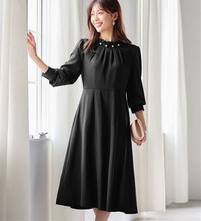 alotta（アロッタ）の「【嬉しい５つの機能付】ネックパール調タックフレアーワンピース（その他ワンピース）」