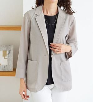 BELLUNA（ベルーナ）の「涼しげサッカー素材ウォッシャブルサマージャケット（その他ジャケット）」｜グレージュ