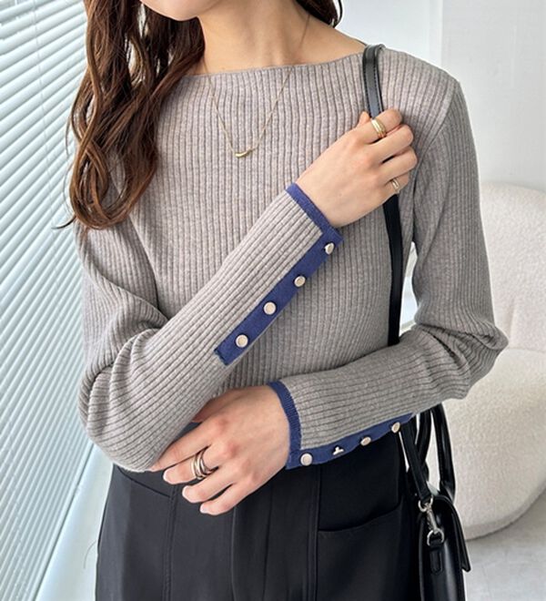 GeeRA（ジーラ）の「袖口ボタン配色ボートネックリブニット（ニット・セーター）」｜詳細画像