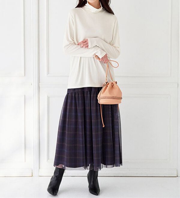 BELLUNA（ベルーナ）の「うっとりなめらか素材ハイネックプルオーバー（カットソー）」｜詳細画像