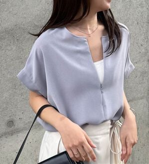 RANAN（ラナン）の「【汗シミ防止】ひんやり&防シワ前後2WAYハーフジップブラウス（ブラウス）」｜ブルーグレー