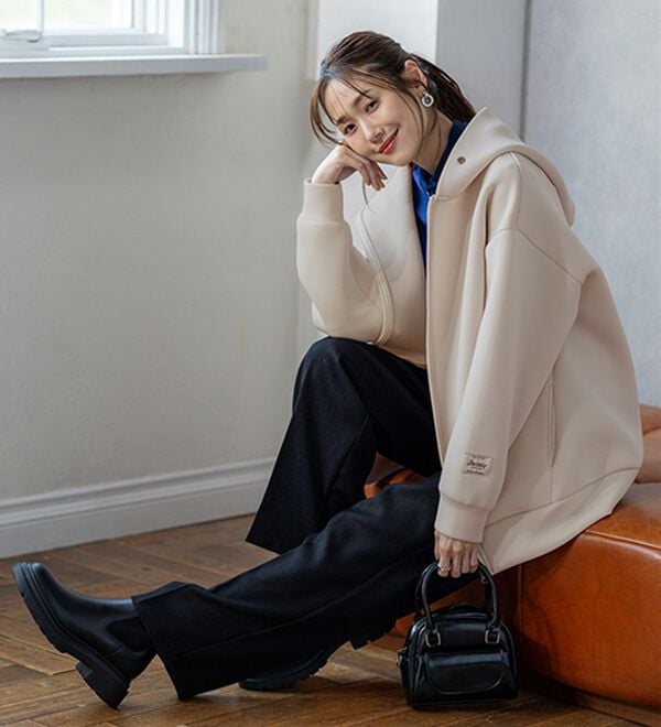 BELLUNA（ベルーナ）の「肩が疲れにくい！マシュマロ感覚ジップフーディー（ブルゾン）」｜詳細画像