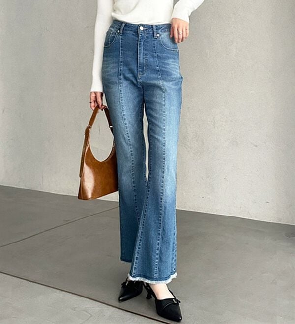 GeeRA（ジーラ）の「センターシームフレアデニムパンツ（フルレングスパンツ）」｜詳細画像