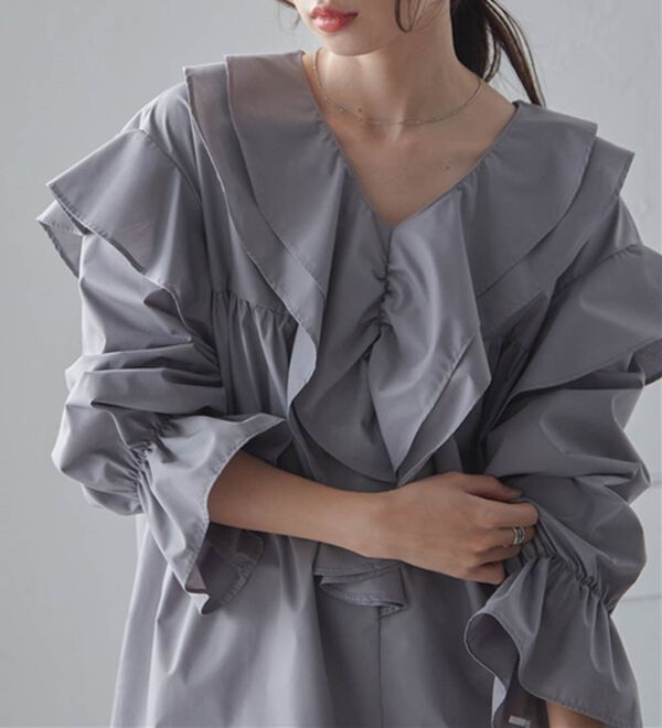 RANAN（ラナン）の「ビッグカラーフリルブラウス（ブラウス）」｜チャコール