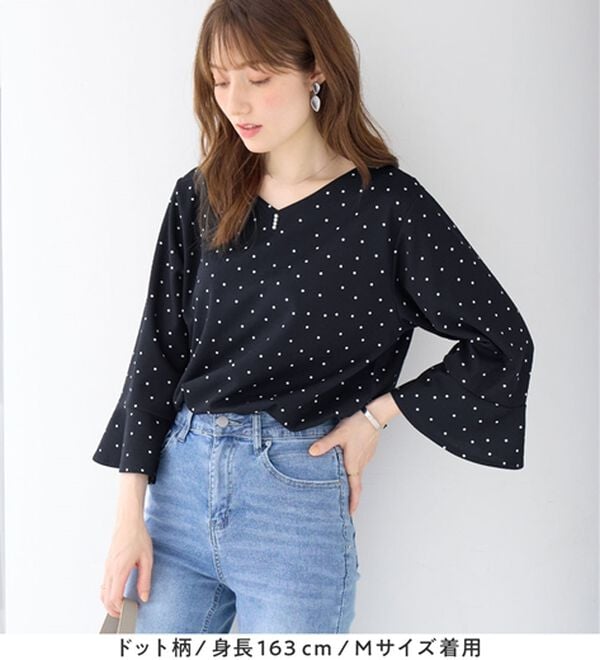 alotta（アロッタ）の「パール調ボタンフレアー袖ブラウスＴシャツ（ブラウス）」｜詳細画像