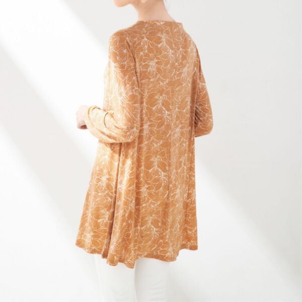 LAVIENNE（ラヴィエンヌ）の「袖シャーリングのエレガントチュニック（チュニック）」｜詳細画像