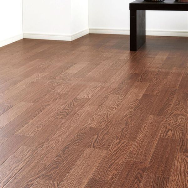 iellio（イエリオ）の「多機能クッションフロアシート＜簡単ロール式・フローリング調・防水・はっ水・日本製・抗菌・防カビ・防炎＞（カーペット）」｜ダークオーク