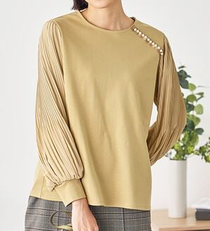 BELLUNA（ベルーナ）の「パール釦使い袖プリーツプルオーバー（カットソー）」｜キャメル