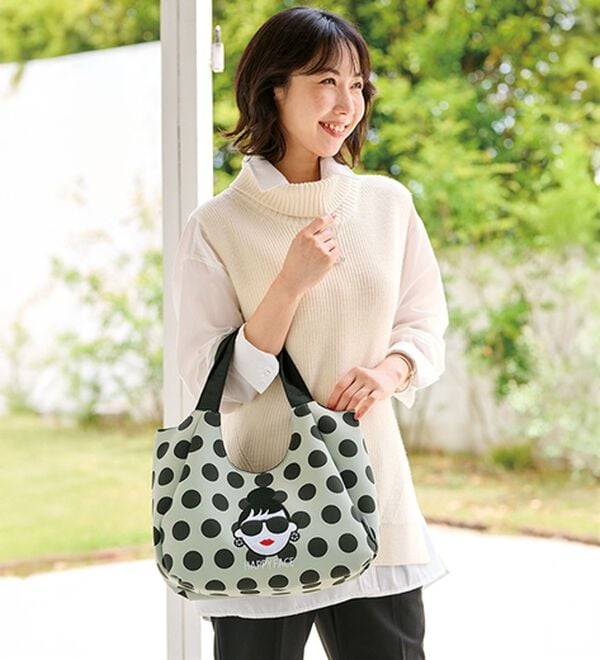 BELLUNA（ベルーナ）の「＜ハッピーフェイス＞刺繍バルーン型手提げ（ハンドバッグ）」｜詳細画像
