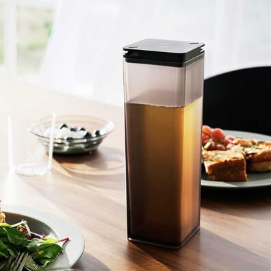 iellio（イエリオ）の「タワー　水はね防止フィルター付両方から注げる冷水筒＜ｔｏｗｅｒ山崎実業＞（その他キッチン用品）」