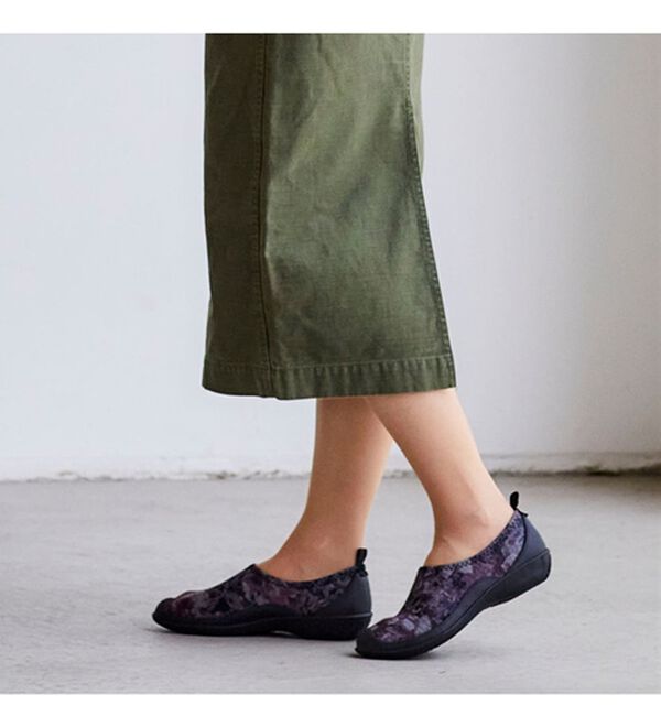 BELLUNA（ベルーナ）の「改良版幅広のびの～びクッションシューズ（スリッポン）」｜詳細画像