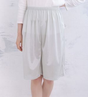 A HAPPY MARILYN（アハッピーマリリン）の「【Ｌ～８Ｌ】ペチパンツ・ペチスカート　選べるレングス（肌着・インナーウェア）」｜パールグレー