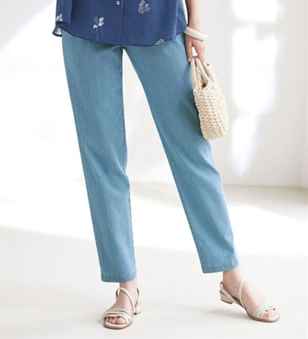 BELLUNA（ベルーナ）の「さらさら翡翠デニムパンツ（フルレングスパンツ）」｜サックス