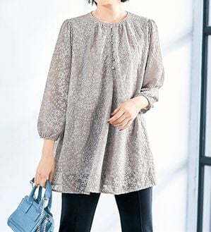 VINNO（ヴィノ）の「刺しゅうレースチュニック（チュニック）」｜ライトグレー