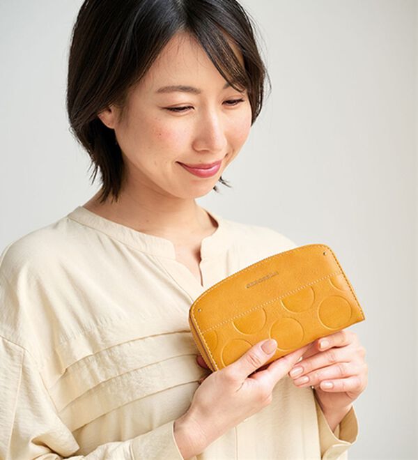 BELLUNA（ベルーナ）の「＜クロコダイル＞大きさが程よい！ドット柄財布（財布・パスケース）」｜詳細画像
