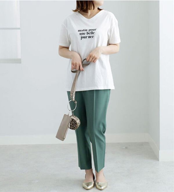 BELLUNA（ベルーナ）の「綿１００％切替デザインロゴプルオーバー（カットソー）」｜詳細画像