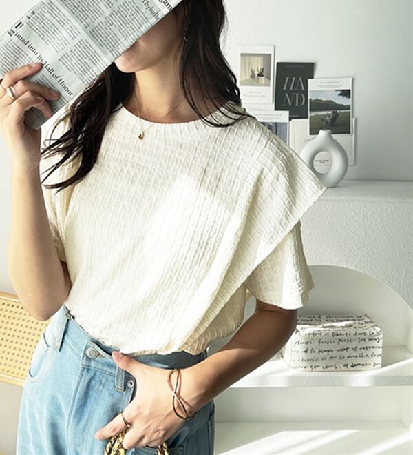 GeeRA（ジーラ）の「ラッフルショルダー表面感カットソー（カットソー）」｜詳細画像