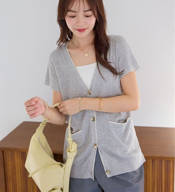 alotta（アロッタ）の「ライン使いゴールドボタン半袖カーデ（その他カーディガン）」｜グレー