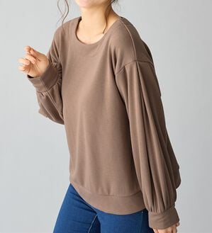 alotta（アロッタ）の「あったか裏ファー袖タックスウェット（カットソー）」｜モカベージュ