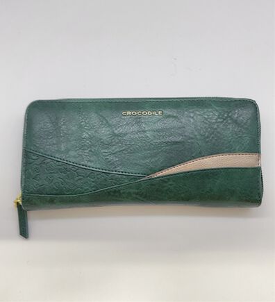 BELLUNA（ベルーナ）の「＜クロコダイル＞開運祈願梅型押し長財布（財布・パスケース）」