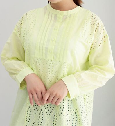 BELLUNA（ベルーナ）の「パネル柄レース刺しゅうシャツチュニック（チュニック）」
