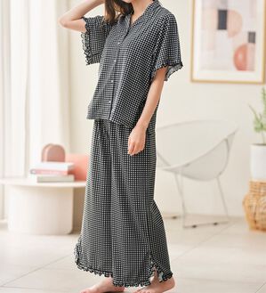 YU'NOW（ユナウ）の「【上下２点セット】レーヨンブレンドフリルシャツパジャマ（パジャマ・ルームウェア）」｜詳細画像