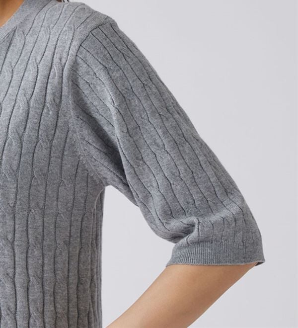BELLUNA（ベルーナ）の「軽やか綿混！ケーブルニットプルオーバー（ニット・セーター）」｜詳細画像