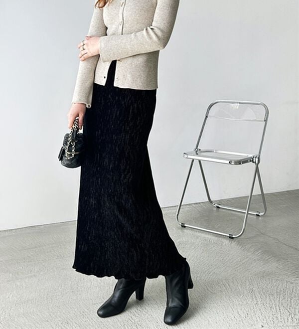 GeeRA（ジーラ）の「すっきり見え！ベロアプリーツロングスカート（ロングスカート）」｜ブラック