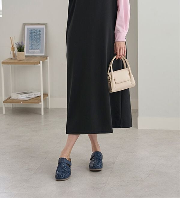 BELLUNA（ベルーナ）の「刺しゅうデザイン柔らかソールミュール（サンダル・ミュール）」｜詳細画像