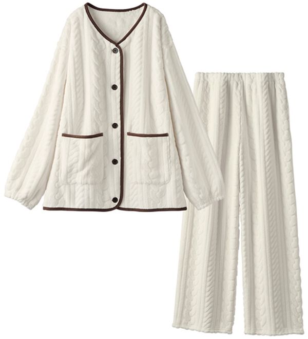 YU'NOW（ユナウ）の「【上下２点セット】ケーブルニット風もこもこカーディガンセット（パジャマ・ルームウェア）」｜アイボリー