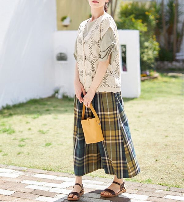 Viola e Viola（ヴィオラ エ ヴィオラ）の「マーガレット柄クロシェベスト（ベスト）」｜アイボリー