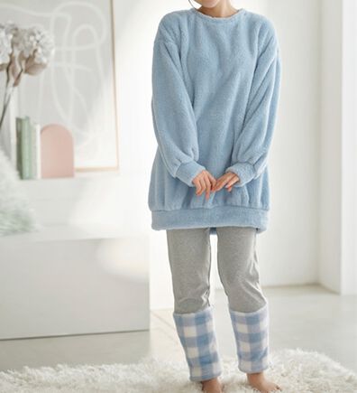 YU'NOW（ユナウ）の「ボアフリースワンピ＆レギンスセット（パジャマ・ルームウェア）」