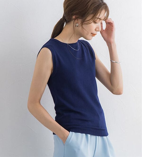 Pierrot（ピエロ）の「【洗濯機で洗える】ＯＮ／ＯＦＦシルクタッチノースリーブニット（ニット・セーター）」｜詳細画像