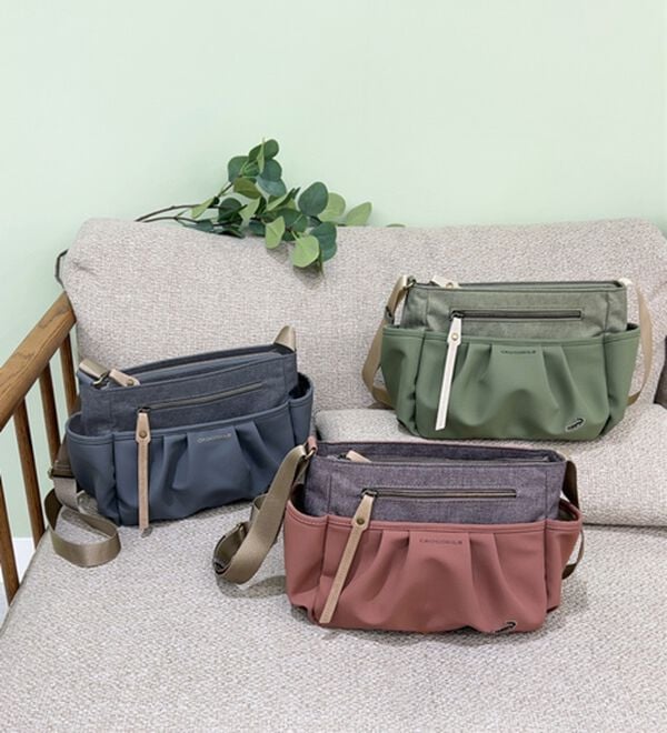 BELLUNA（ベルーナ）の「＜クロコダイル＞デザイン切替ショルダー（ショルダーバッグ）」｜詳細画像