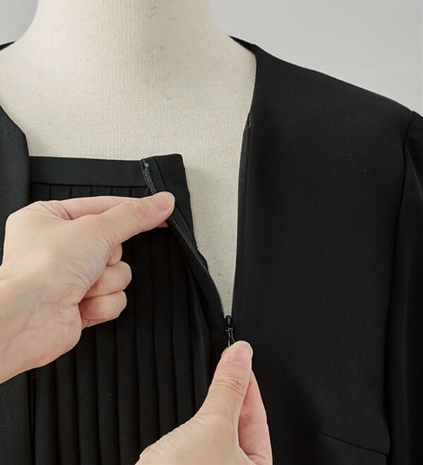 BELLUNA（ベルーナ）の「洗えるストレッチ！ロングジャケットワンピースアンサンブル（ドレスレット付）（ブラックフォーマル（喪服・礼服））」｜詳細画像