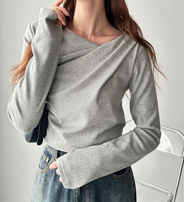 GeeRA（ジーラ）の「ドレープデザインカットソー（カットソー）」｜詳細画像