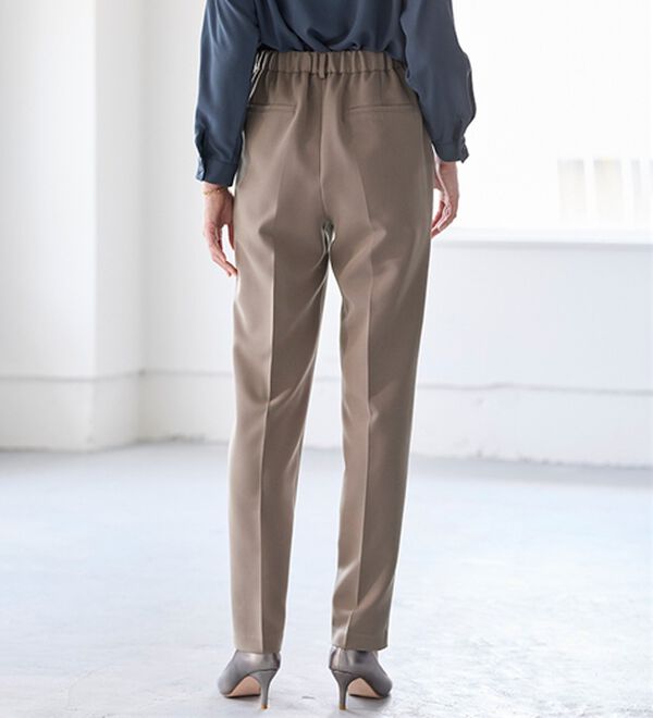 BELLUNA（ベルーナ）の「すっきり美脚タックテーパードパンツ（フルレングスパンツ）」｜詳細画像