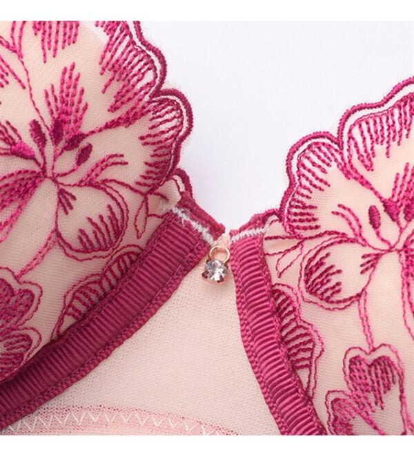 YU'NOW（ユナウ）の「ぷるるん谷間のノンワイヤーブラ＆ショーツ（ブラジャー＆ショーツセット）」｜詳細画像