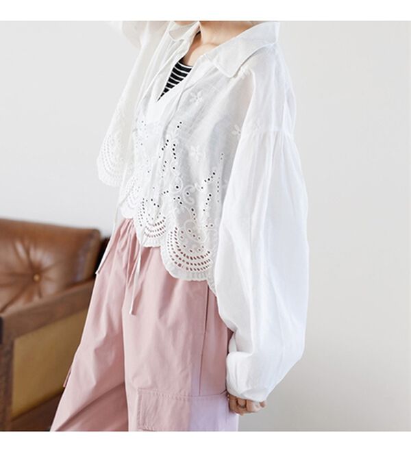 GeeRA（ジーラ）の「刺しゅうデザインショート丈ブラウス（ブラウス）」｜詳細画像