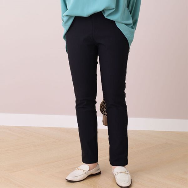 BELLUNA（ベルーナ）の「ウルトラ美脚！ストレッチ素材パンツ（フルレングスパンツ）」｜黒