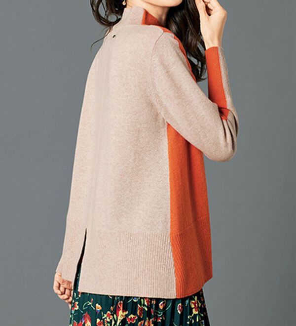 VINNO（ヴィノ）の「カシミヤ入・配色バックスリットニット（ニット・セーター）」｜詳細画像