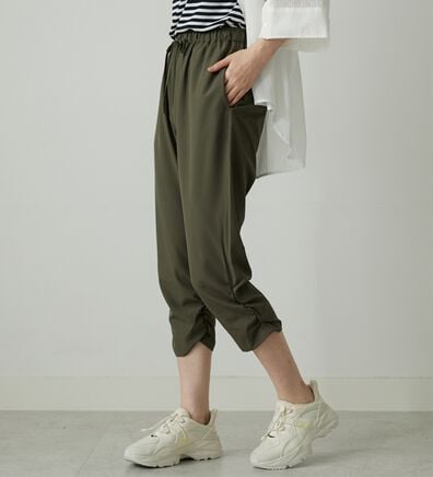 BELLUNA（ベルーナ）の「【接触冷感/UVカット/吸水速乾/軽量】ヒンヤリ＆速乾！裾くしゅクロップドパンツ（クロップドパンツ）」