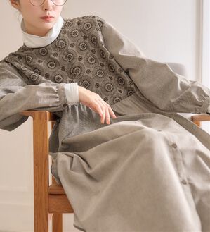 Viola e Viola（ヴィオラ エ ヴィオラ）の「パッと華やぐ繊細刺しゅうの大人シャツワンピース（シャツワンピース）」｜ブラウンピンチェック