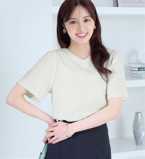 alotta（アロッタ）の「ぽこぽこ映え！フレア袖トップス（カットソー）」｜オフホワイト