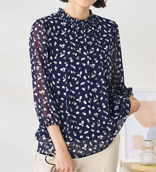 BELLUNA（ベルーナ）の「シフォンプリントシャーリング使いブラウス（ブラウス）」｜詳細画像