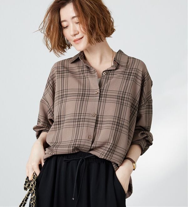 BELLUNA（ベルーナ）の「シアージョーゼット素材チェック柄シャツ（シャツ）」｜モカ系