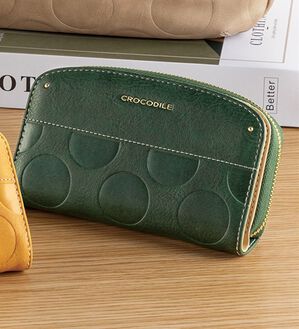 BELLUNA（ベルーナ）の「＜クロコダイル＞大きさが程よい！ドット柄財布（財布・パスケース）」｜グリーン