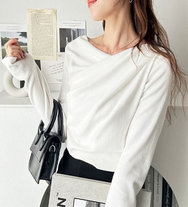 GeeRA（ジーラ）の「ドレープデザインカットソー（カットソー）」｜詳細画像