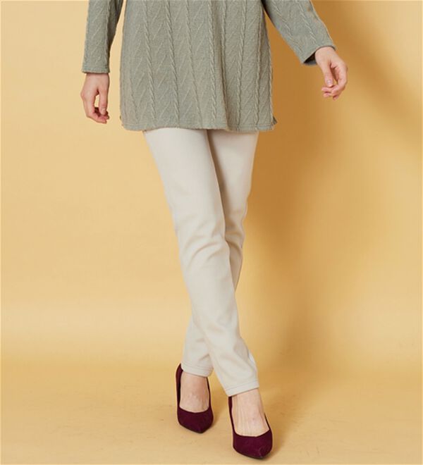 BELLUNA（ベルーナ）の「裏ベロアストレッチ素材レギンスパンツ（フルレングスパンツ）」｜詳細画像