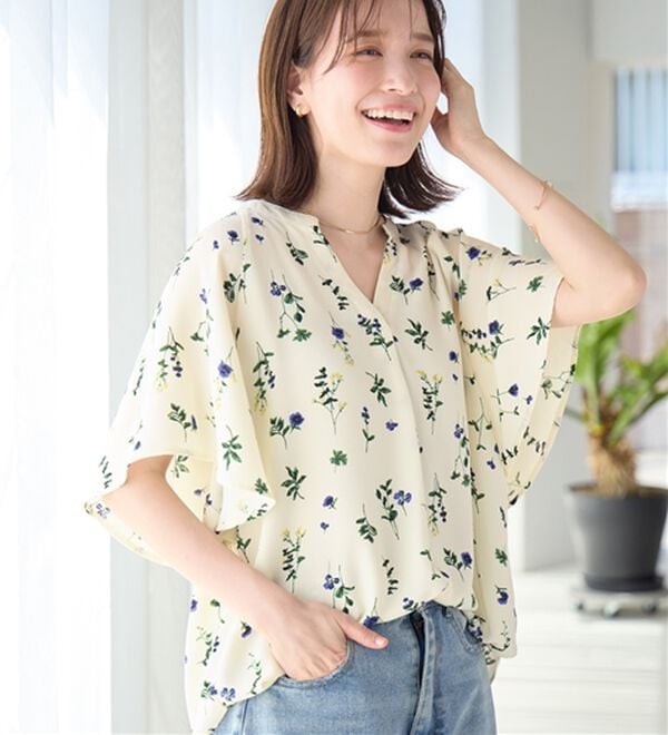 Viola e Viola（ヴィオラ エ ヴィオラ）の「【接触冷感】さらっと涼感フレアスリーブブラウス（ブラウス）」｜詳細画像